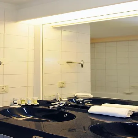 Fletcher Hotel-restaurant - Den Haag Лейдсендам