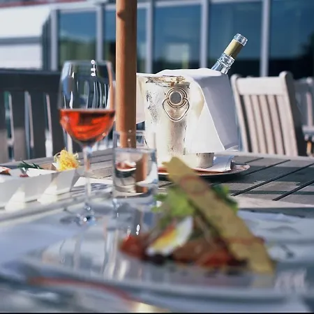 Fletcher Hotel-restaurant - Den Haag Лейдсендам